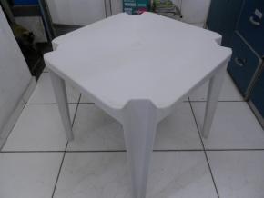 MESA DE PLÁSTICO