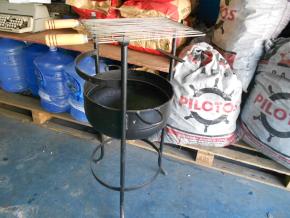 CHURRASQUEIRA PEQUENA